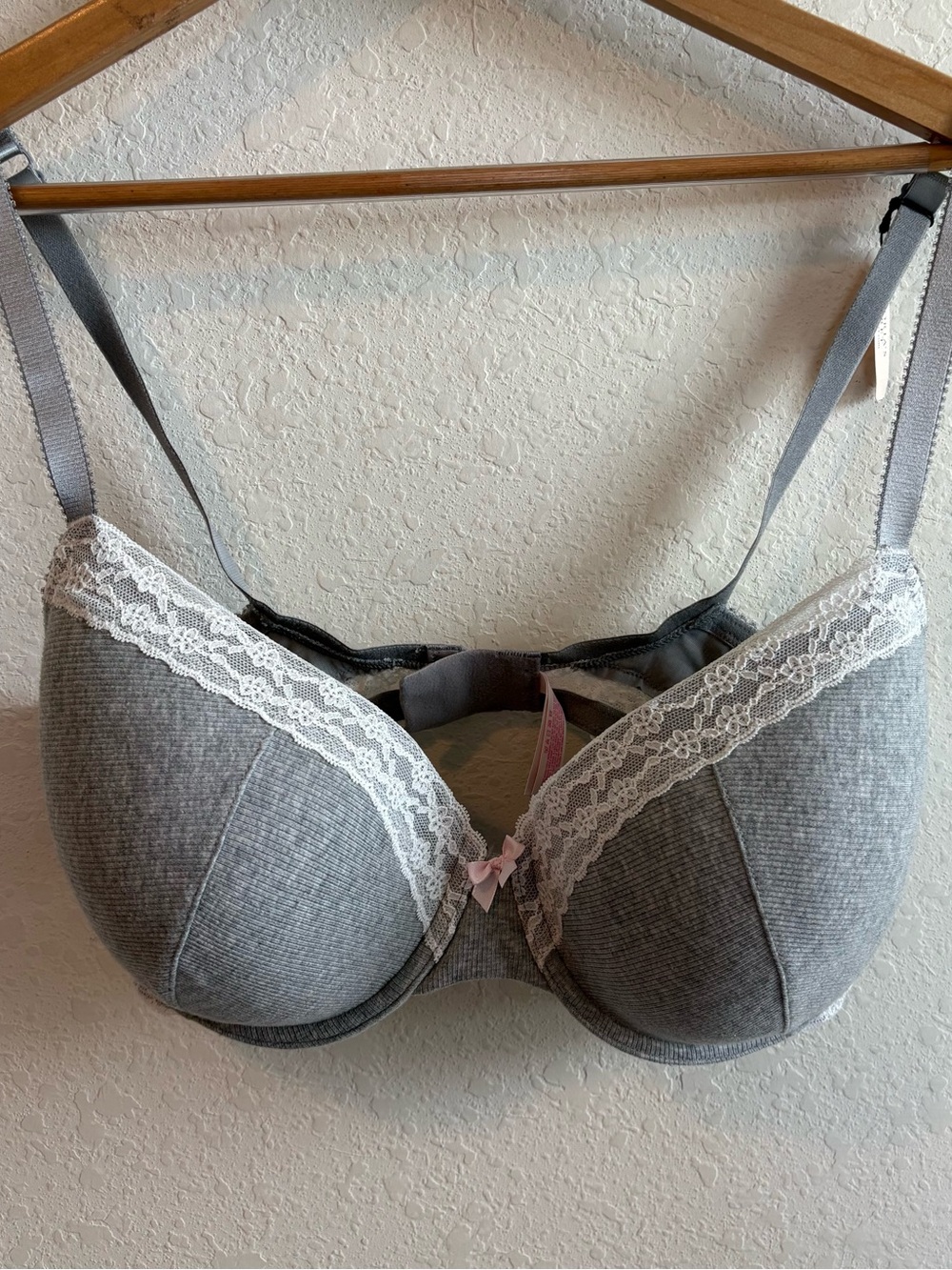 Victoria’s Secret Gray Underwire Bra Size 38DD